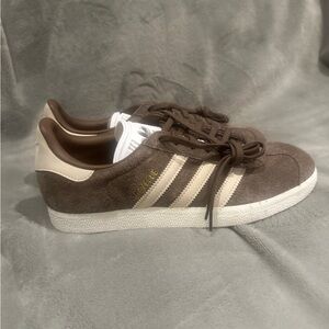 adidas Women's Sneakers Brown and Cream